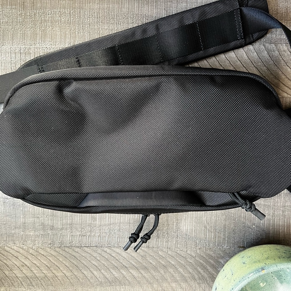 Tomtoc Wander-T26 Daily Sling Bag - Picture 2 of 10